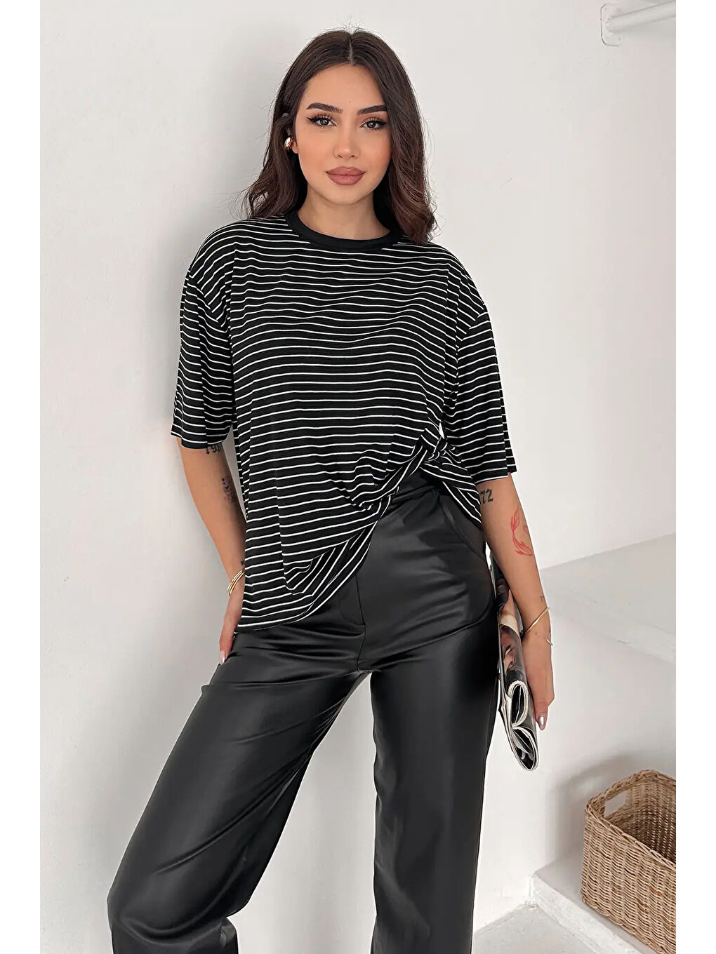 Kadın Oversize Çizgili Tişört Siyah