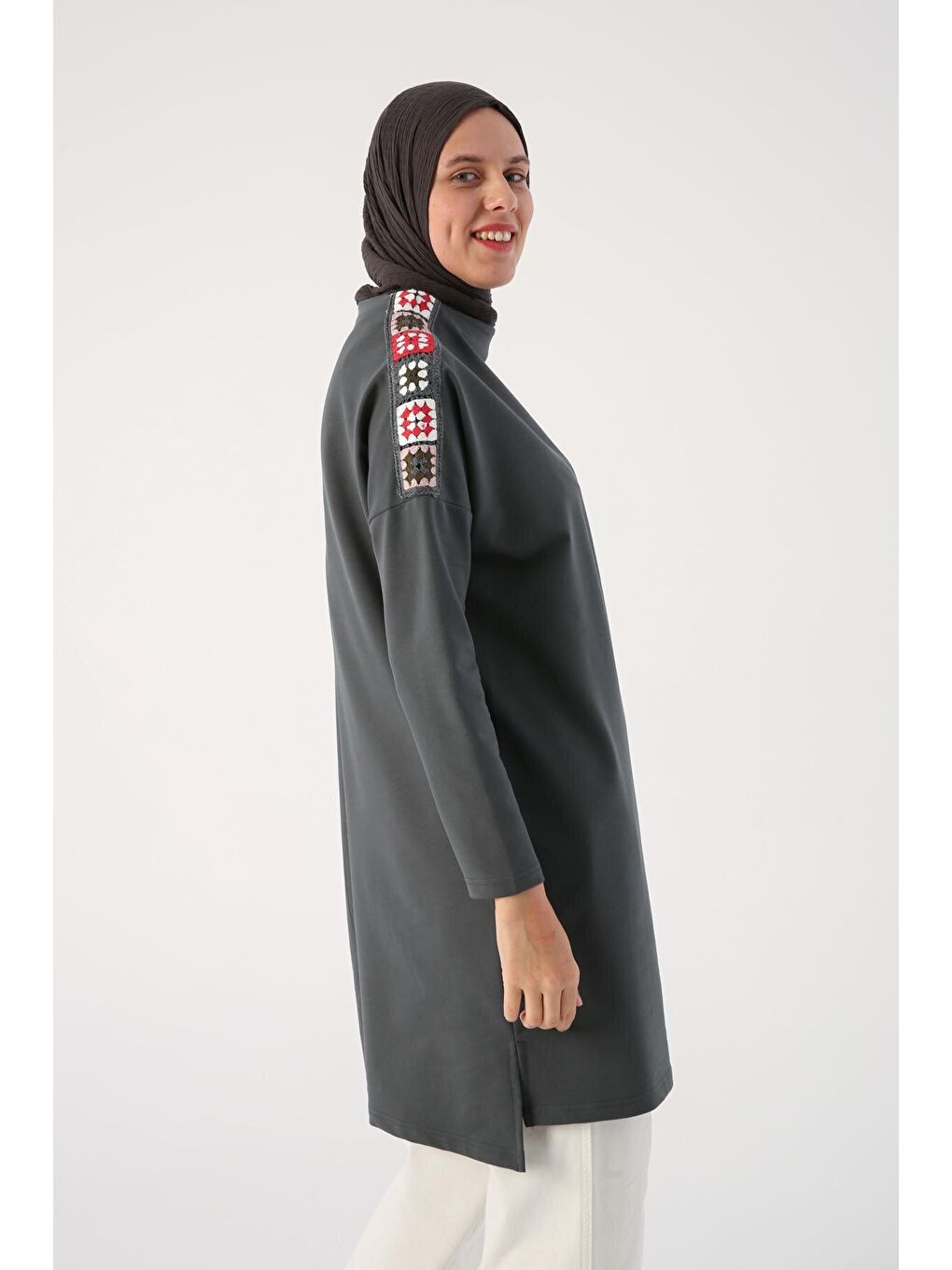 Antrasit Oversize Renkli Motifli Örme Tunik