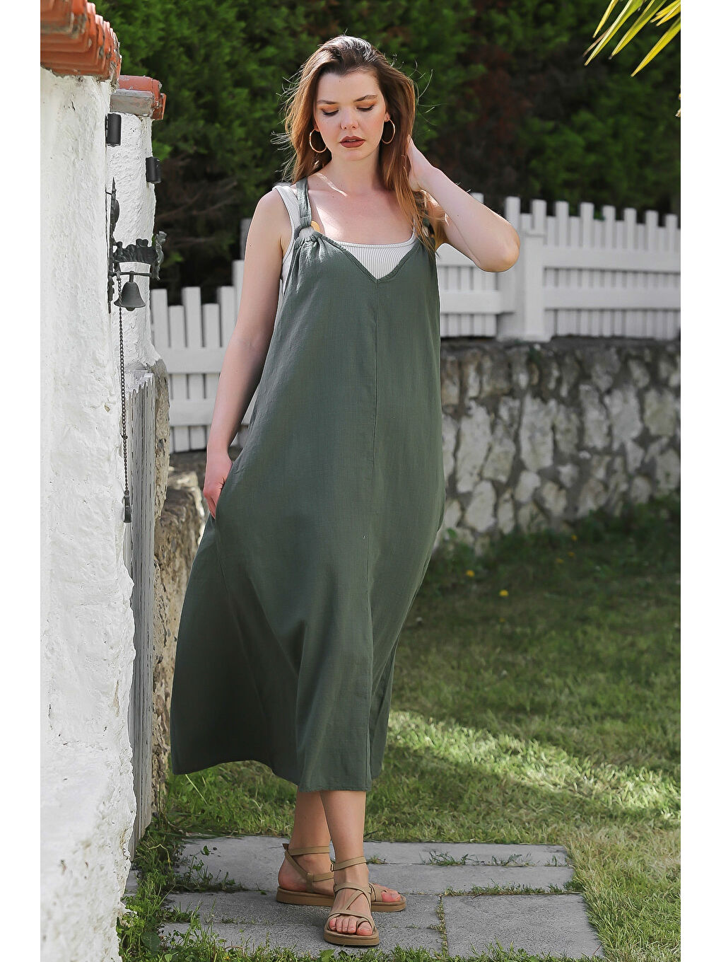 Koyu Yeşil Askılı Gizli Cepli Tokalı Casual Keten Karışımlı Dokuma Elbise 135 58-1