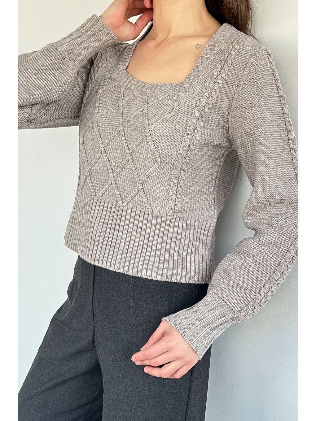 Bej Kare Yaka Örgü Desenli Kadın Triko Kazak-2