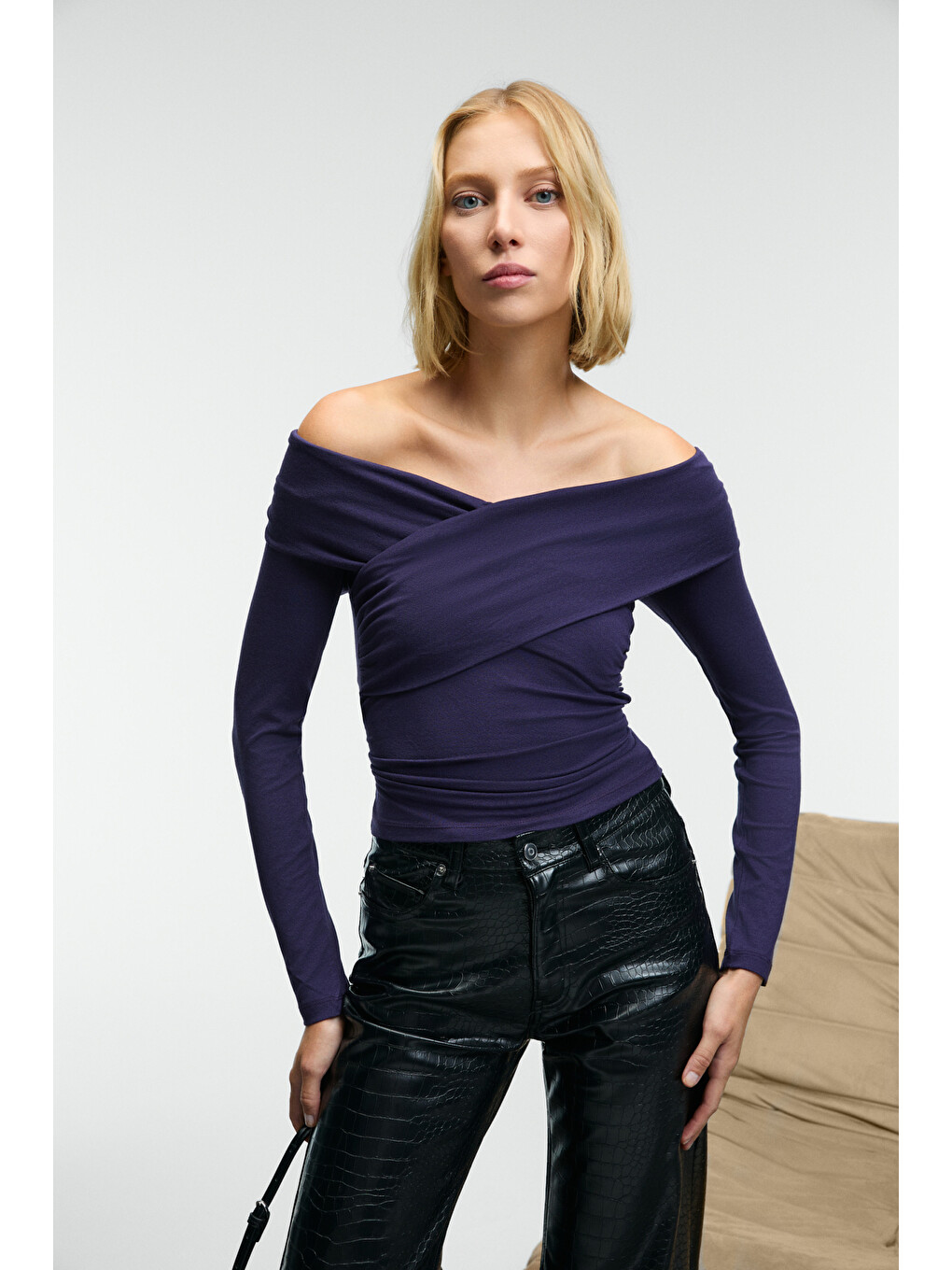 Selunette Kadın Asimetrik Yakalı Omuzu Açık Esnek Kumaşlı Vücudu Saran Slim Fit Mor Bluz-2