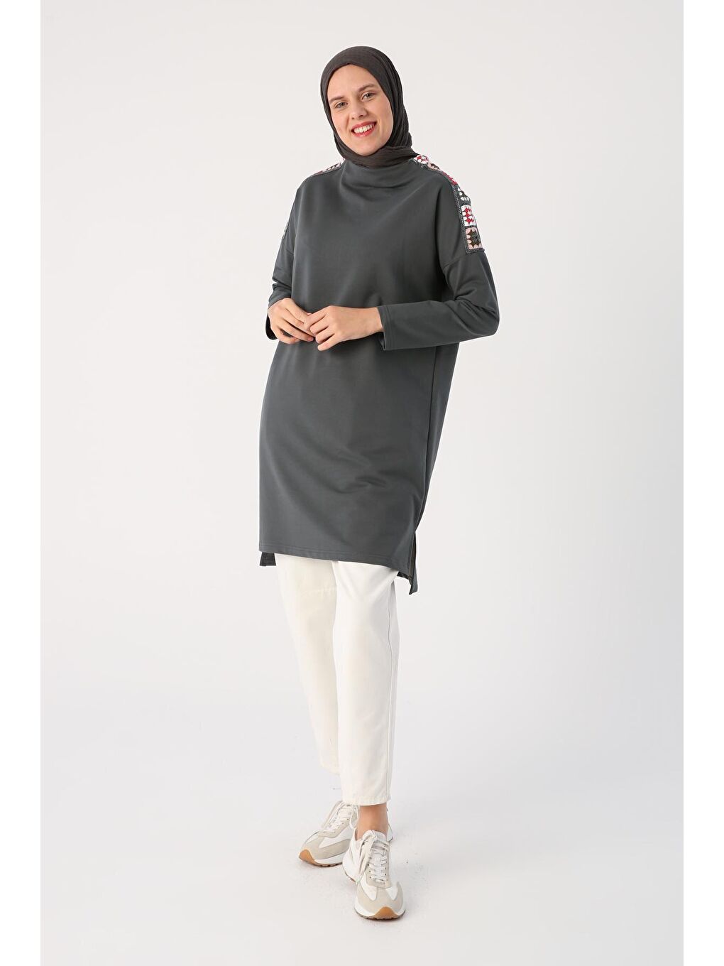 Antrasit Oversize Renkli Motifli Örme Tunik-2