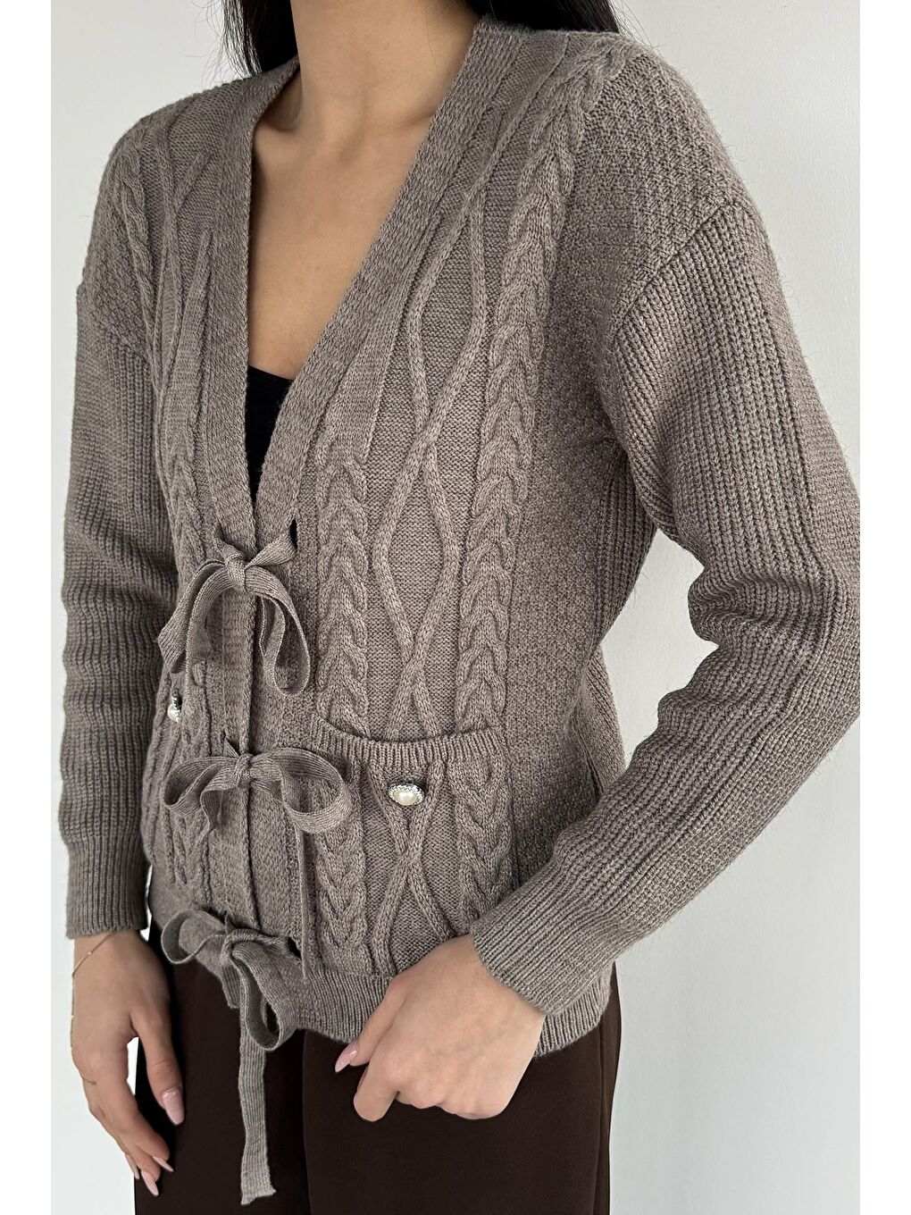 Bej Kadın Ön Bağlamalı Çift Cepli Örme Triko Hırka