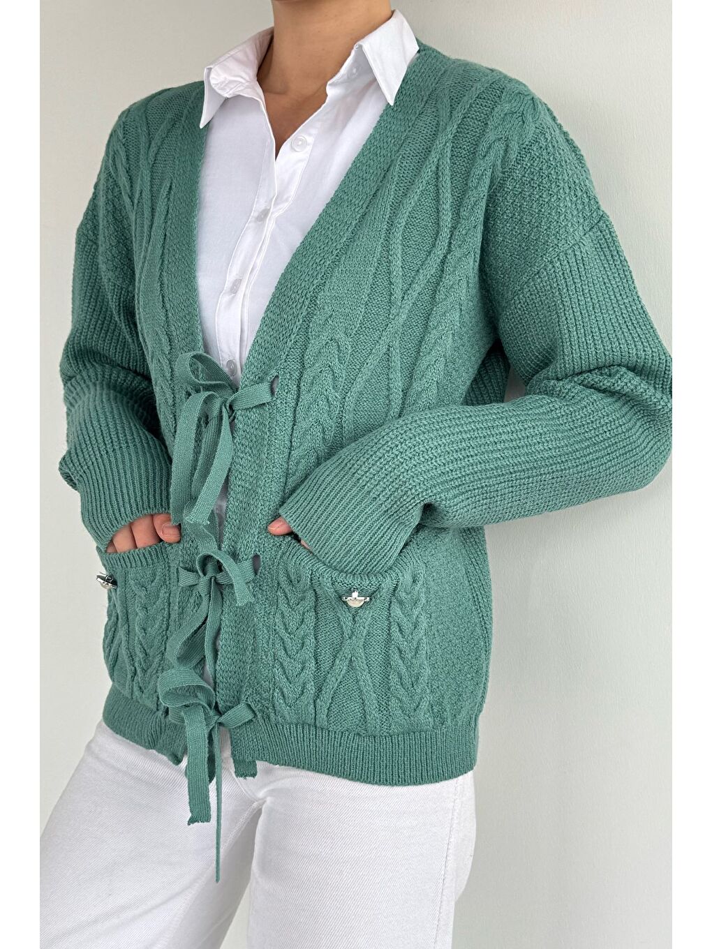 Yeşil Kadın Ön Bağlamalı Çift Cepli Örme Triko Hırka-1