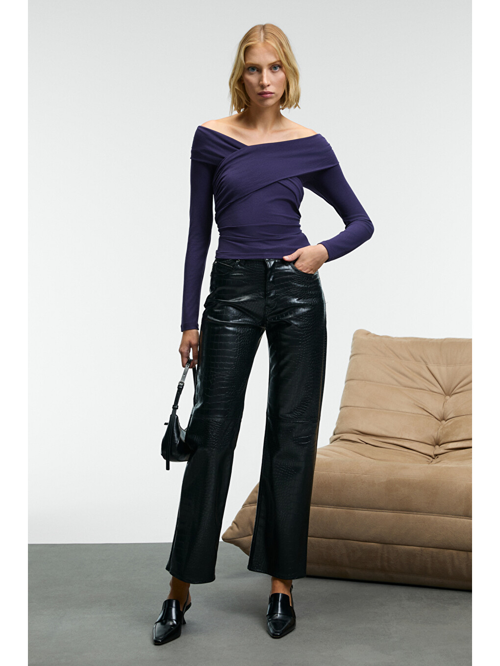 Selunette Kadın Asimetrik Yakalı Omuzu Açık Esnek Kumaşlı Vücudu Saran Slim Fit Mor Bluz-4