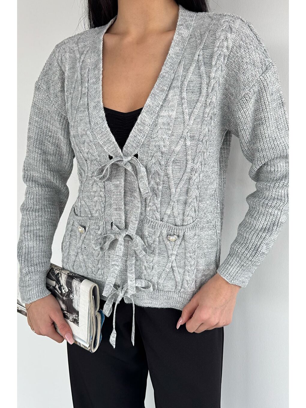 Gri Kadın Ön Bağlamalı Çift Cepli Örme Triko Hırka