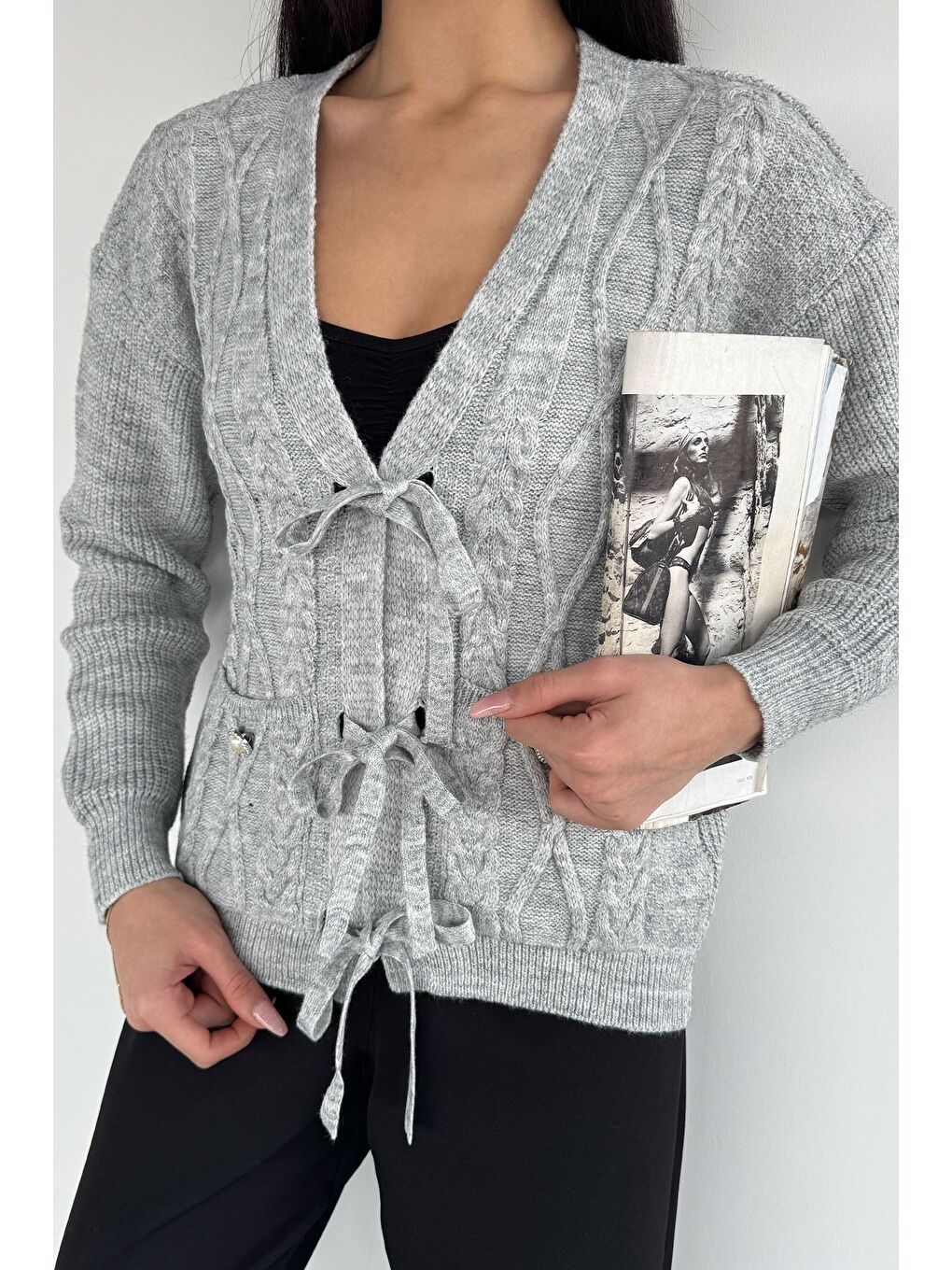 Gri Kadın Ön Bağlamalı Çift Cepli Örme Triko Hırka-2