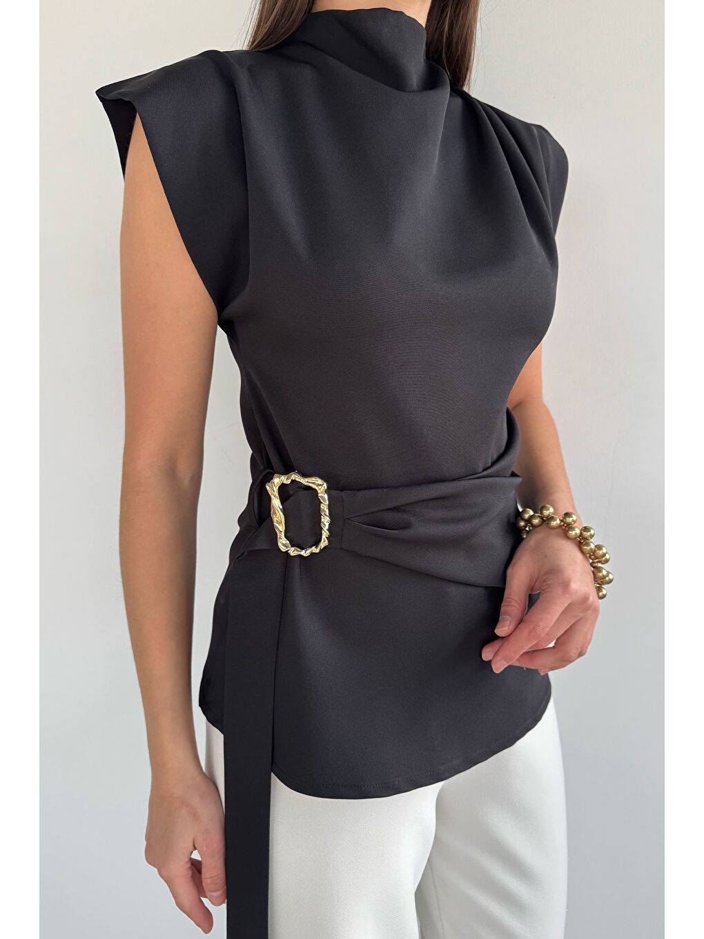 Siyah Kadın Dik Yaka Bel Ve Omuz Drapeli Kemer Detaylı Bluz-1