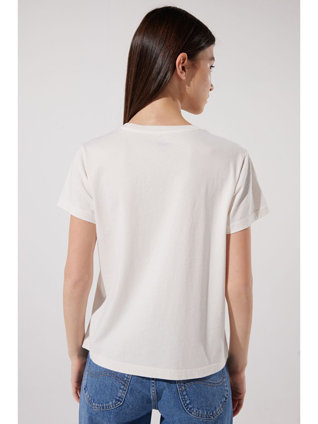 Loose Fit Rahat Kesim %100 Pamuk Bisiklet Yaka Kırık Beyaz Tişört-5