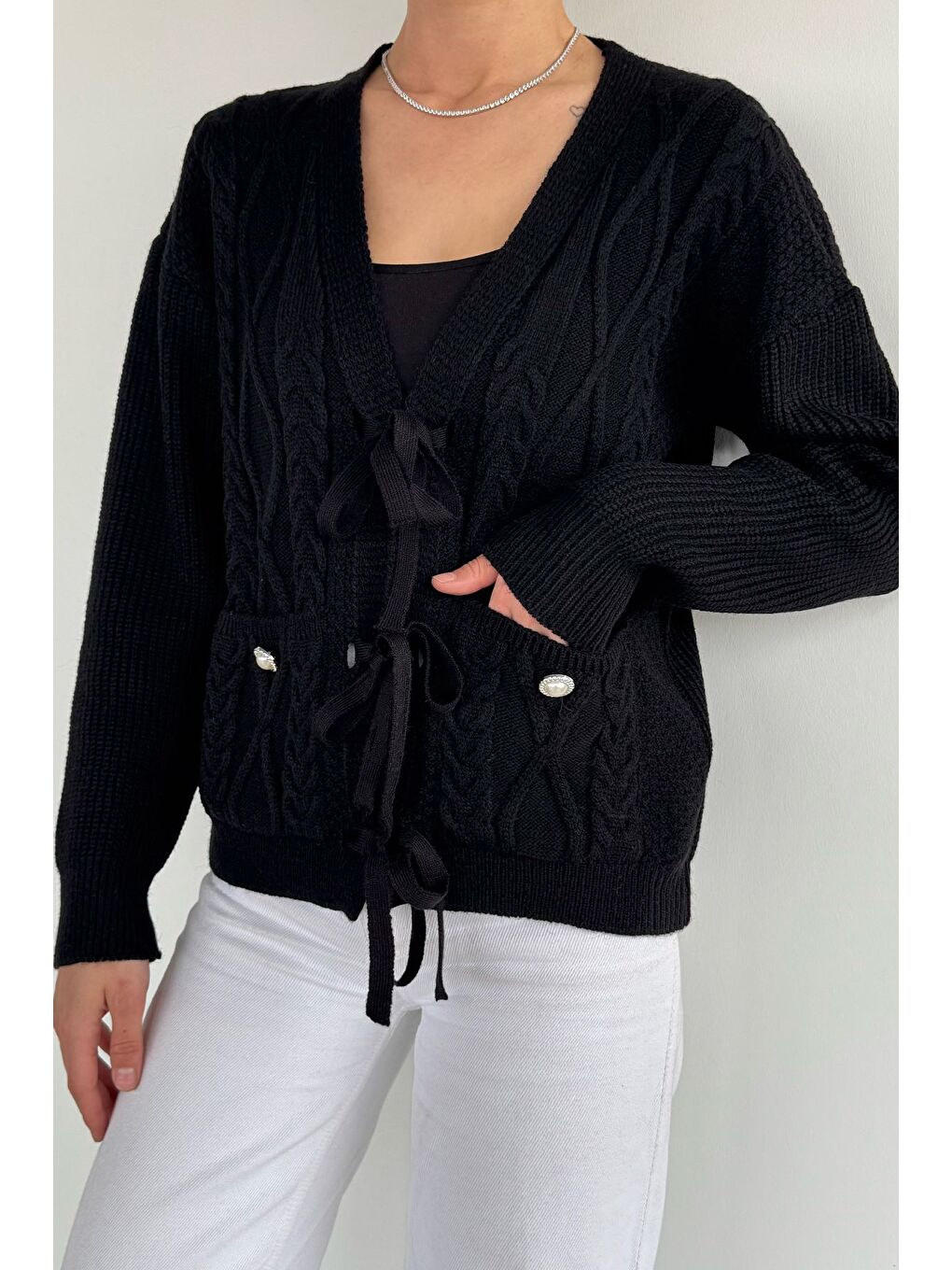 Siyah Kadın Ön Bağlamalı Çift Cepli Örme Triko Hırka