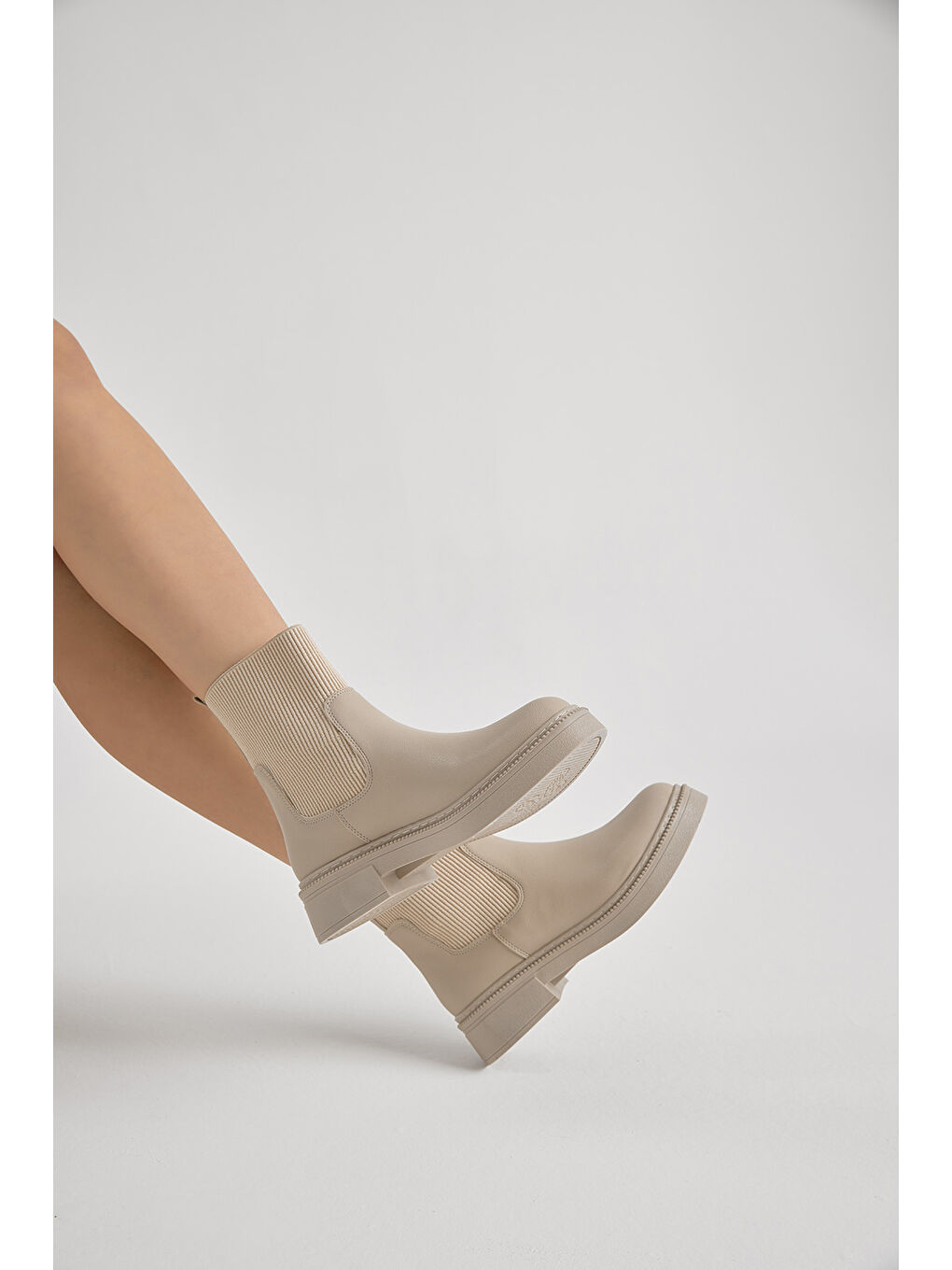 Kadın Bej Cilt Kalın Termo Taban Lastik Boğazlı Bot