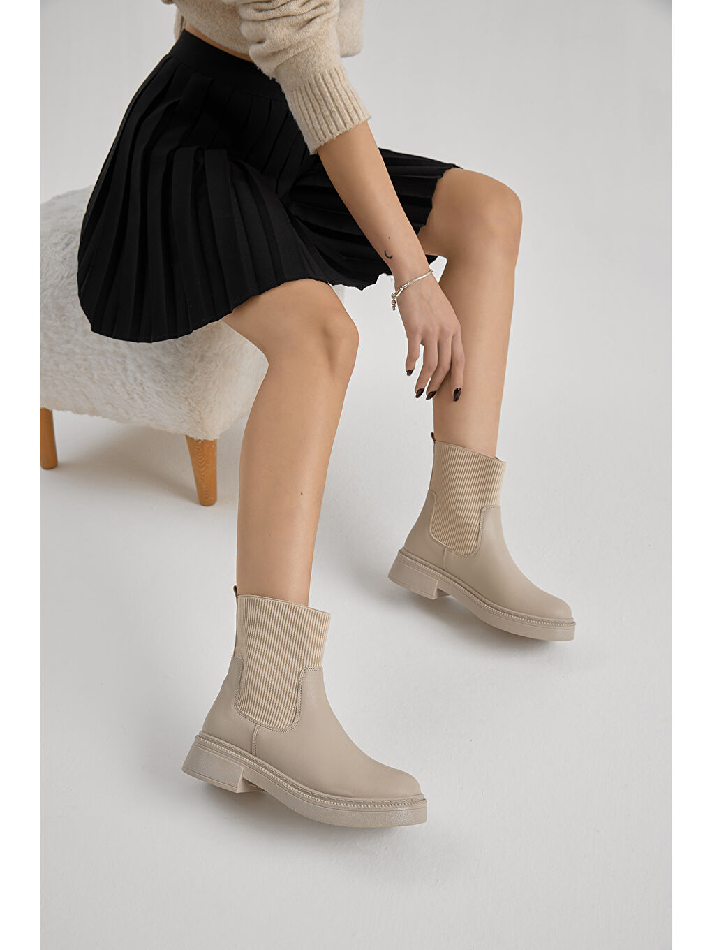 Kadın Bej Cilt Kalın Termo Taban Lastik Boğazlı Bot-1