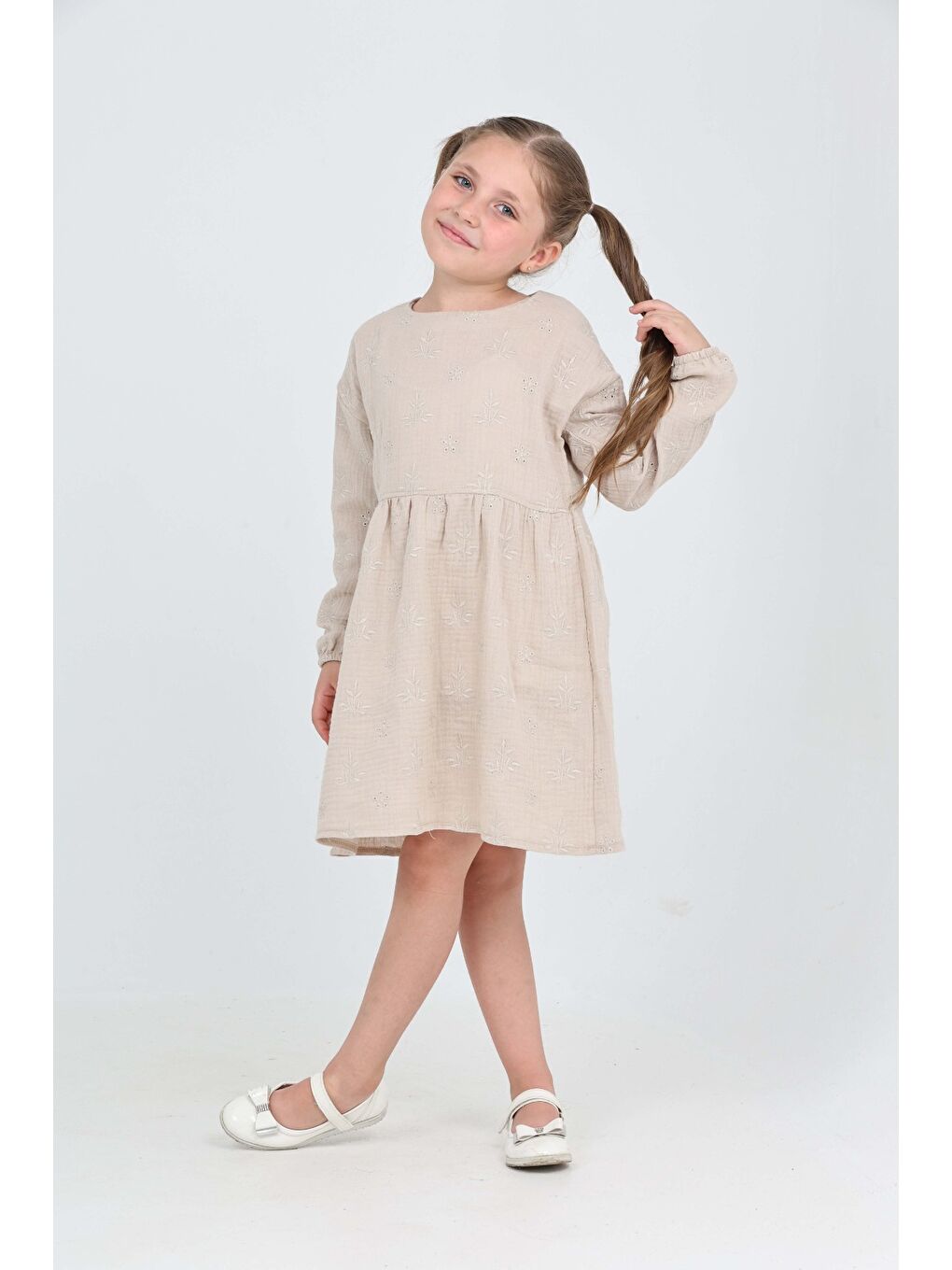 Bej Kız Çocuk Çiçek Nakışlı Elbise-1