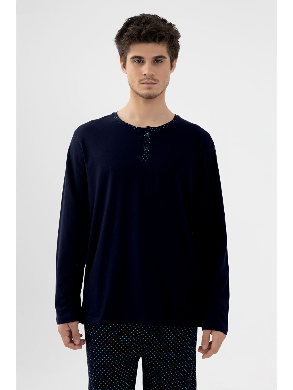 Lacivert Erkek Pamuklu  Elastanlı  Yaka Düğmeli Uzun Kollu ve Cep Detaylı Puan Desenli Pijama Takımı-1