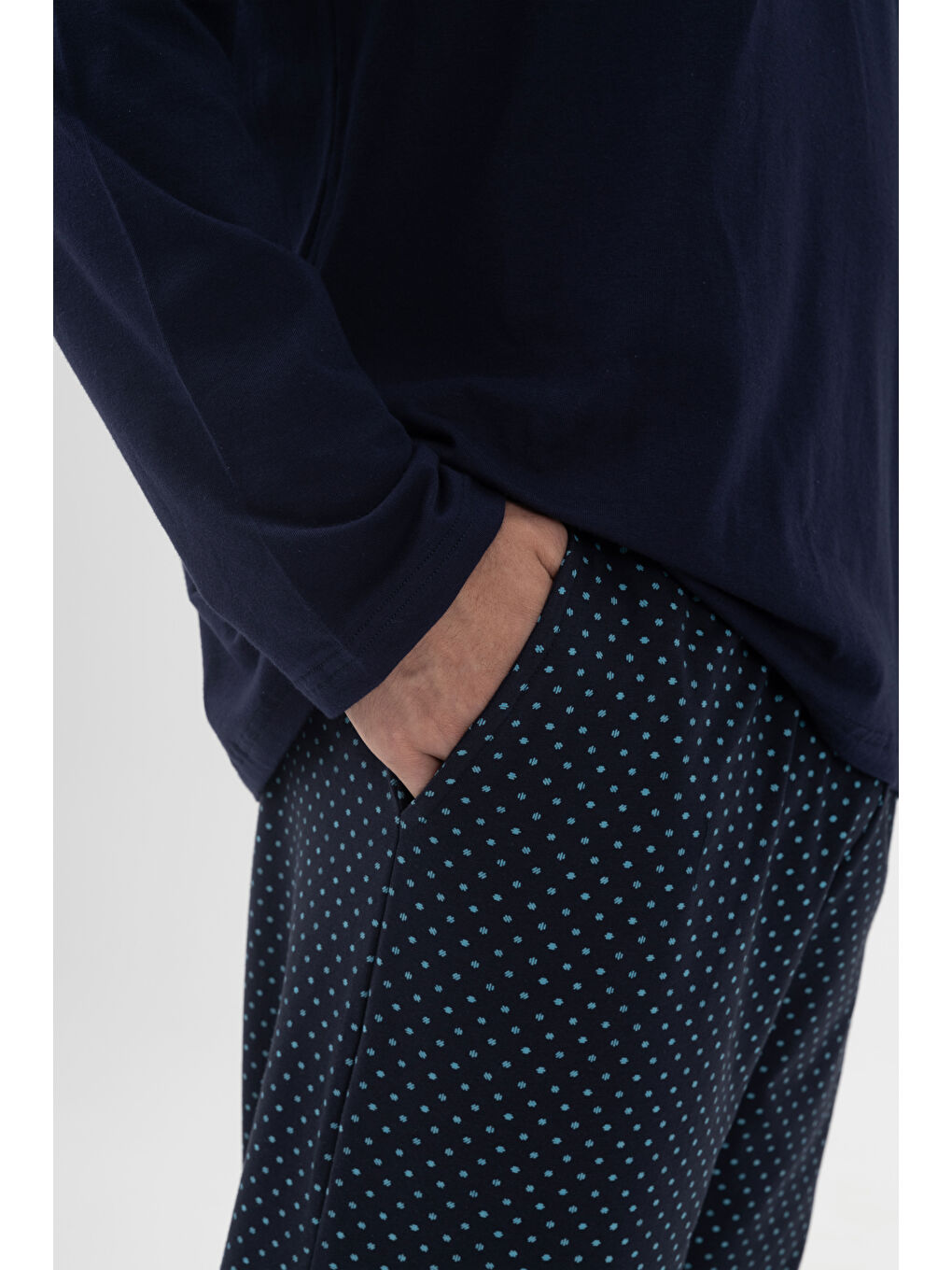 Lacivert Erkek Pamuklu  Elastanlı  Yaka Düğmeli Uzun Kollu ve Cep Detaylı Puan Desenli Pijama Takımı-3