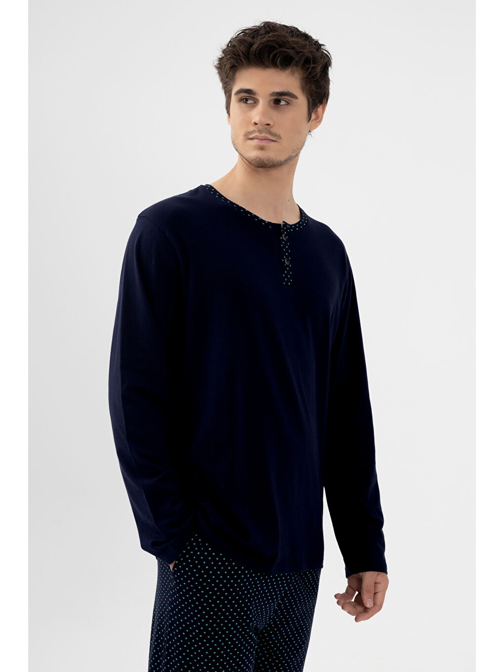 Lacivert Erkek Pamuklu  Elastanlı  Yaka Düğmeli Uzun Kollu ve Cep Detaylı Puan Desenli Pijama Takımı-4