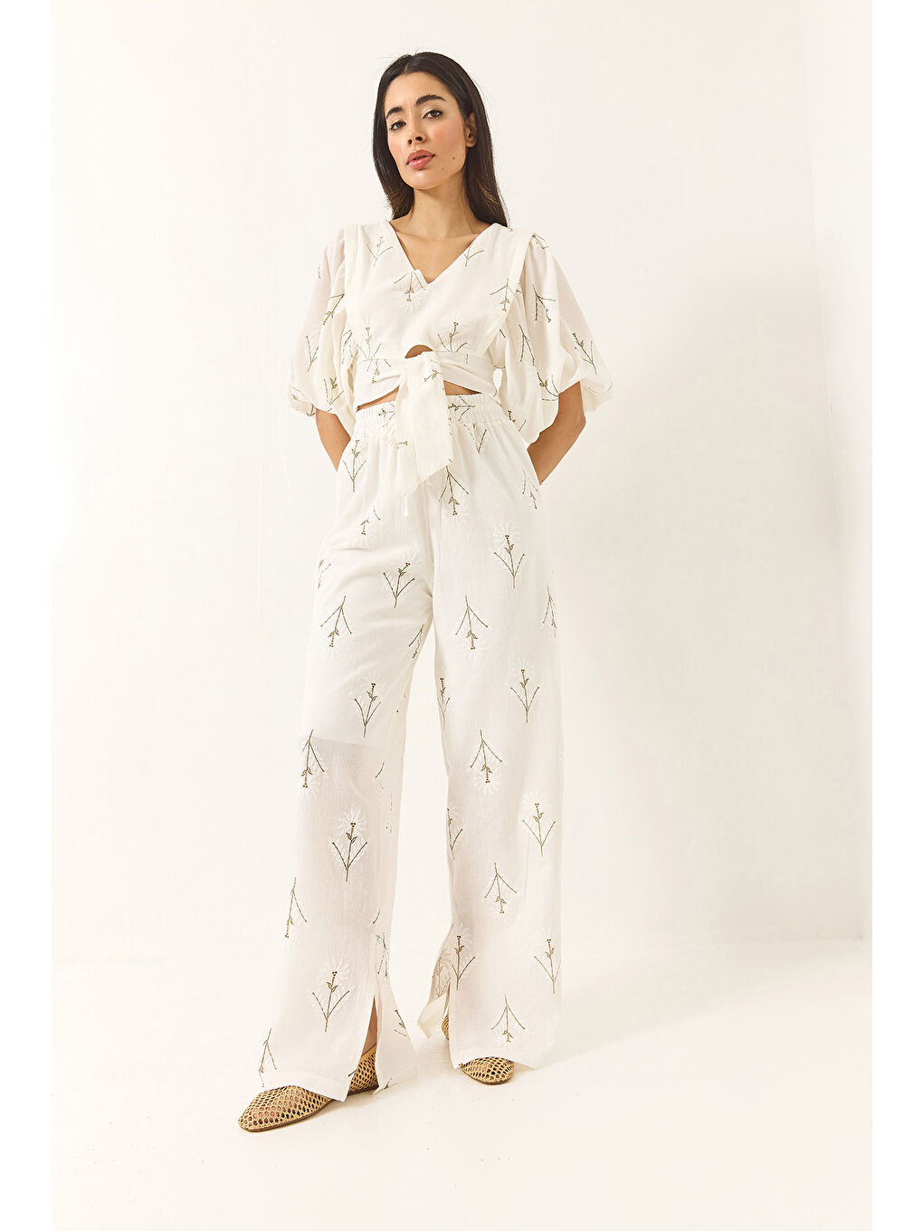 Beyaz Kadın Nakışlı V Yaka Bluz Yüksek Bel Astarlı Pantolonlu Keten Alt-Üst Takım-1