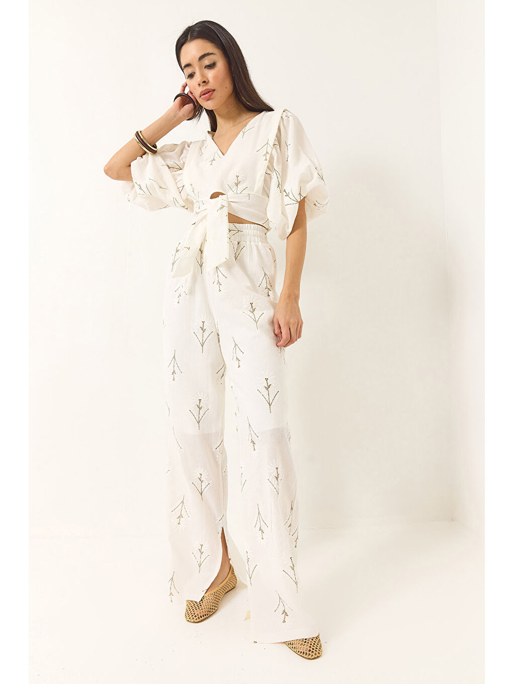 Beyaz Kadın Nakışlı V Yaka Bluz Yüksek Bel Astarlı Pantolonlu Keten Alt-Üst Takım-3