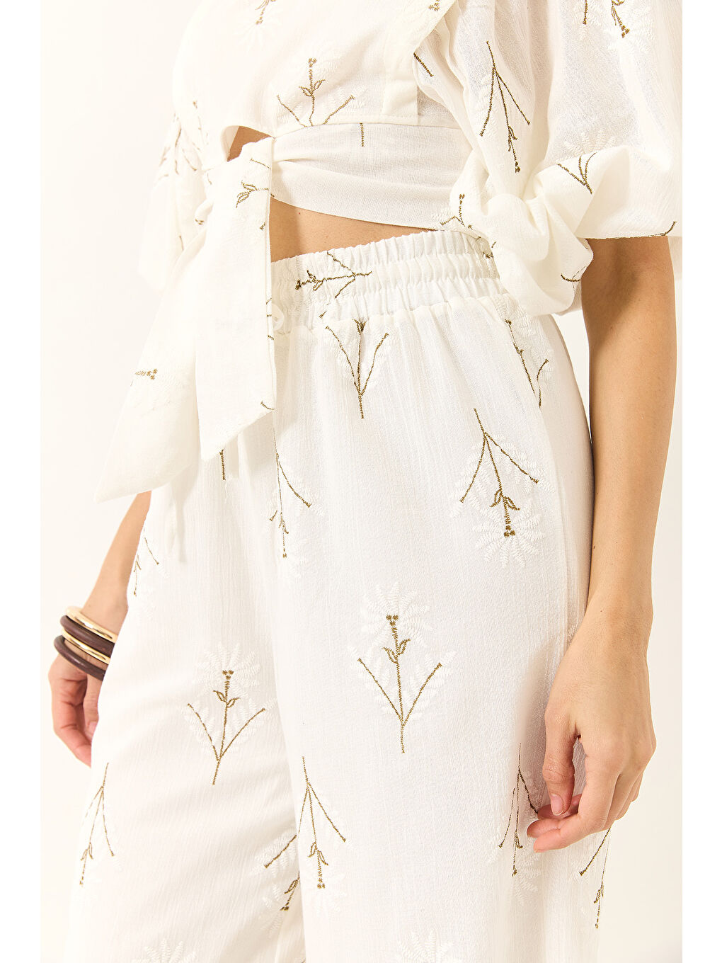 Beyaz Kadın Nakışlı V Yaka Bluz Yüksek Bel Astarlı Pantolonlu Keten Alt-Üst Takım-6