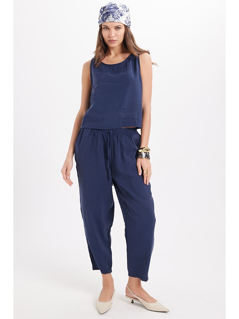 Kadın Standart Fit Normal Kesim Elastanlı Bisiklet Yaka Bluz Geniş Paça Lacivert Pantolon Takım-1