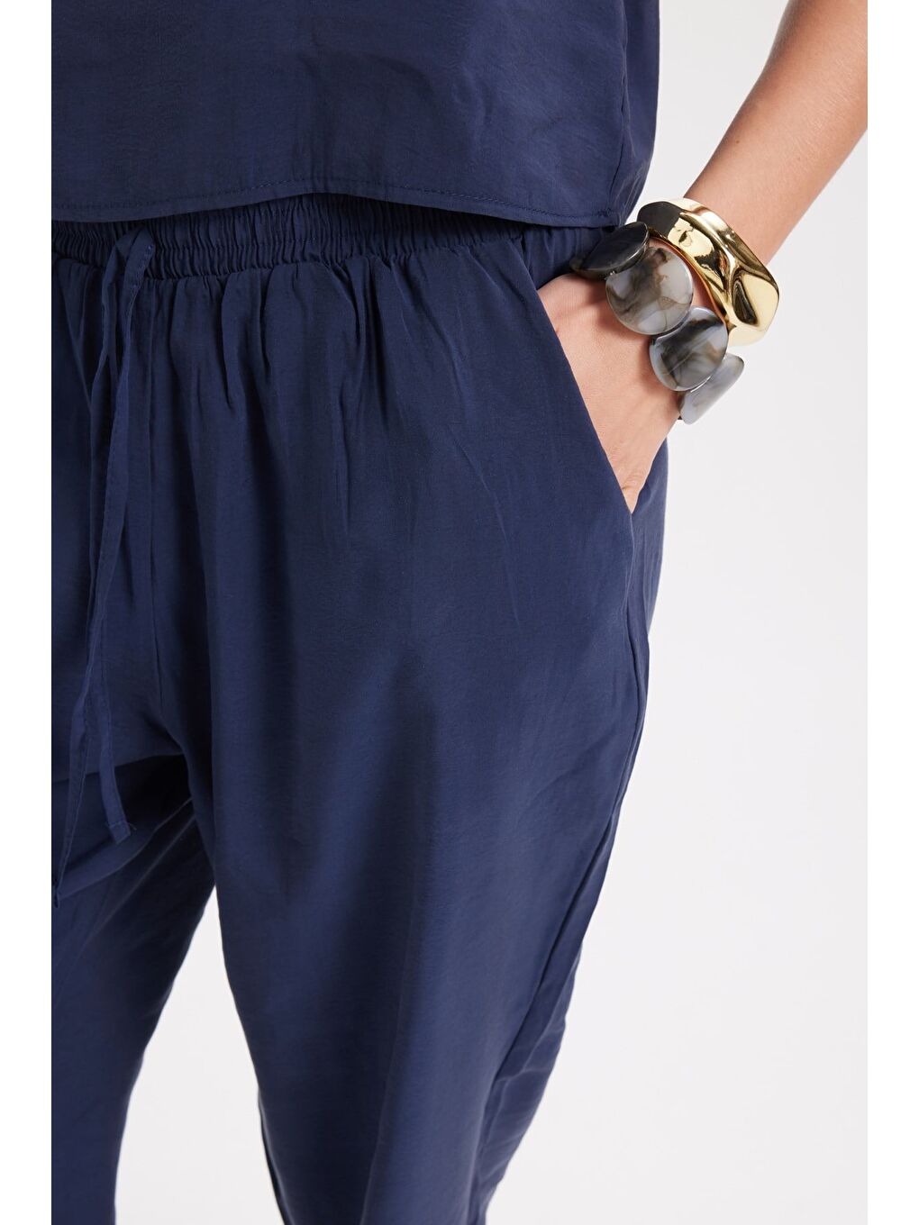 Kadın Standart Fit Normal Kesim Elastanlı Bisiklet Yaka Bluz Geniş Paça Lacivert Pantolon Takım-4