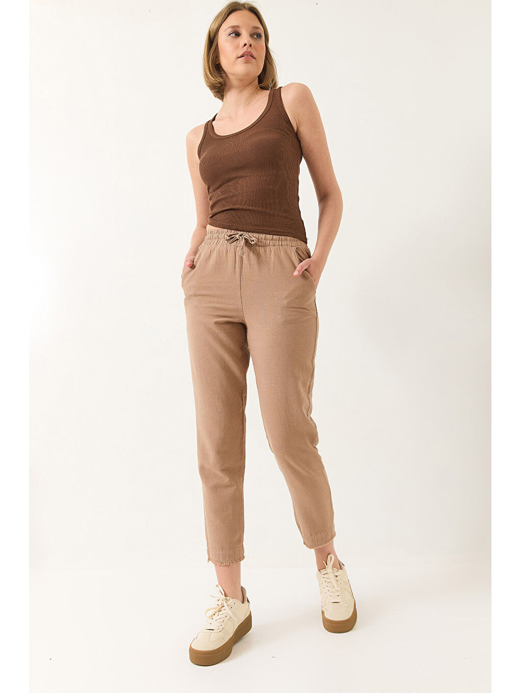 Bej Kadın Beli Bağlamalı Paça Detaylı Cepli Keten Havuç Pantolon YP-2