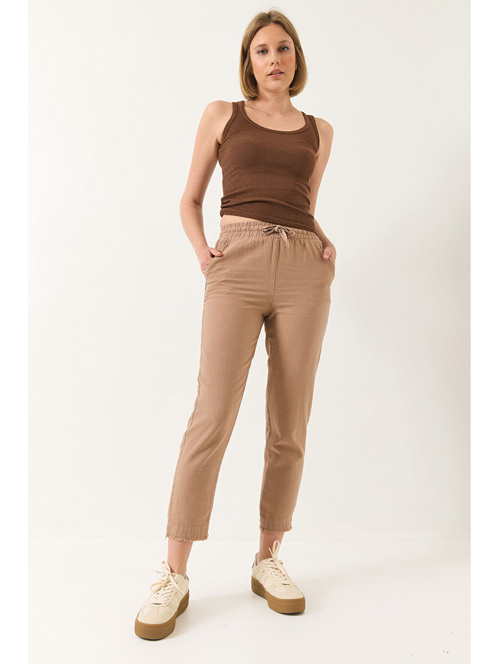 Bej Kadın Beli Bağlamalı Paça Detaylı Cepli Keten Havuç Pantolon YP-3