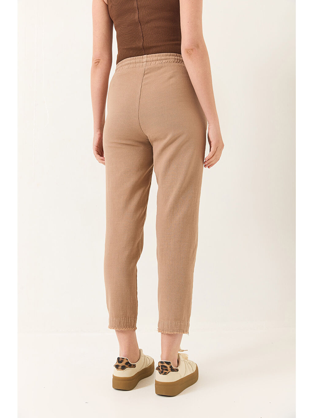 Bej Kadın Beli Bağlamalı Paça Detaylı Cepli Keten Havuç Pantolon YP-6