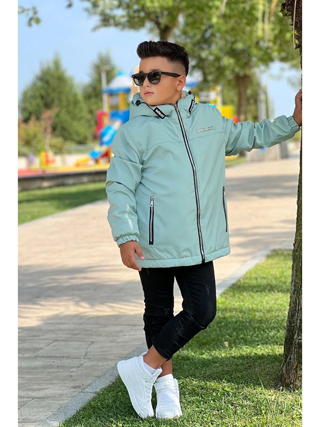 Turkuaz Erkek Çocuk Sabit Kapüşonlu Metal Armalı İçi Kürklü Mont KM3987-1