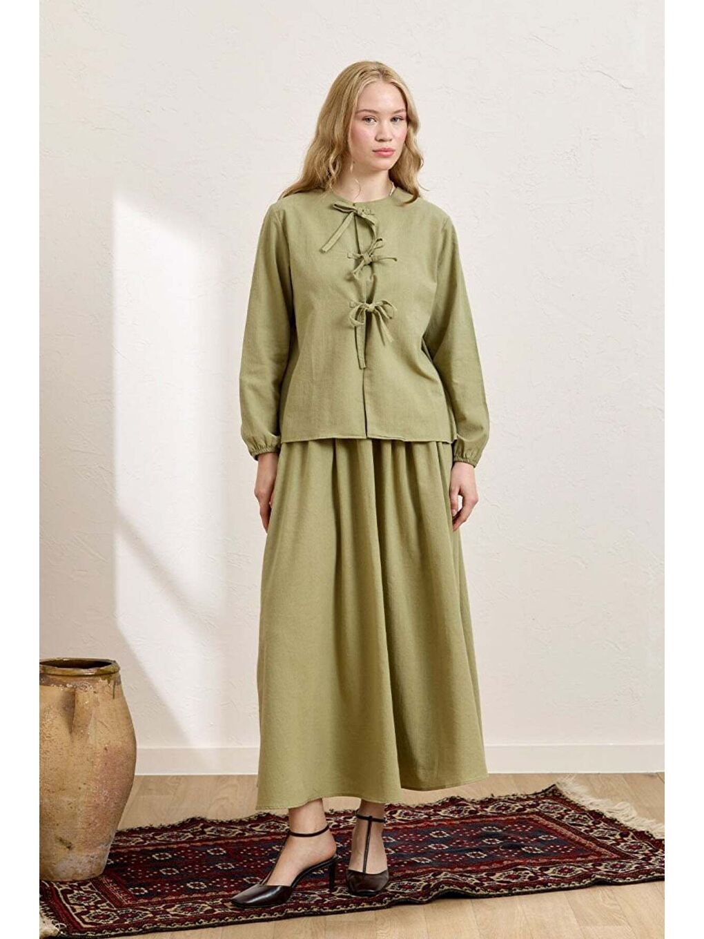 Haki Üç Fiyonklu Organik Keten Bluz   Balon Etek Takım