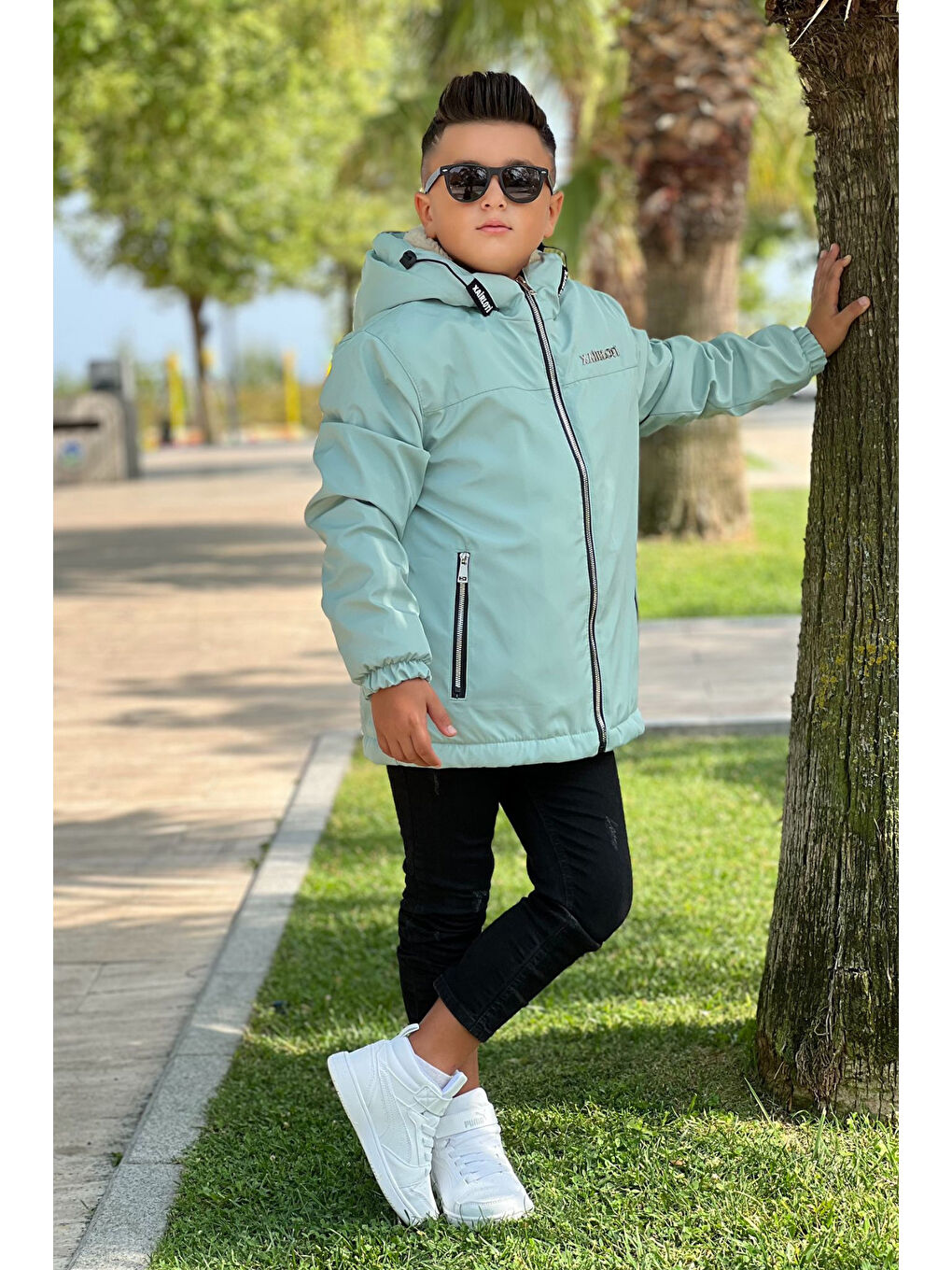 Turkuaz Erkek Çocuk Sabit Kapüşonlu Metal Armalı İçi Kürklü Mont KM3987-3