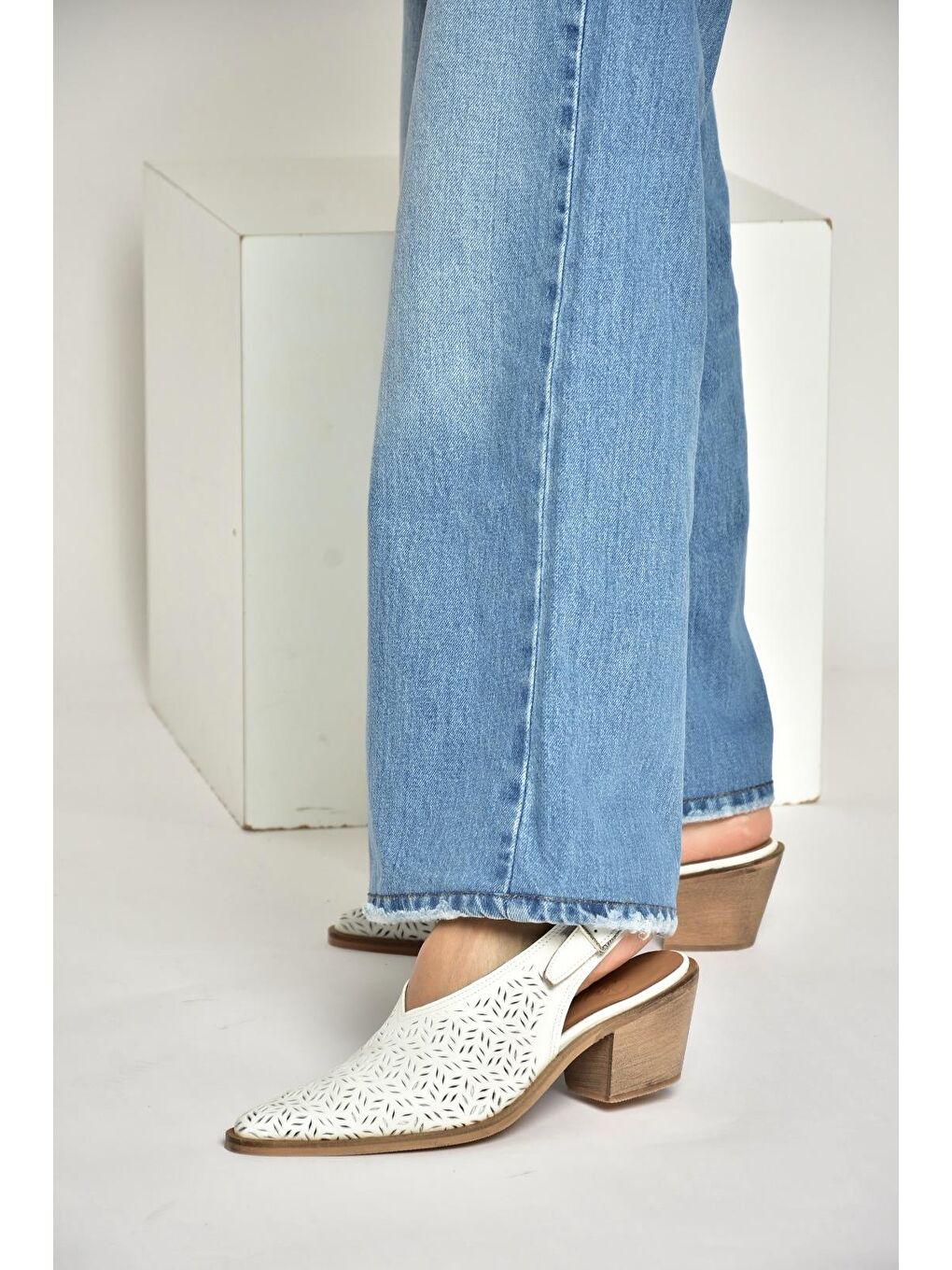 Beyaz Kadın Topuklu Ayakkabı Y654300403-4