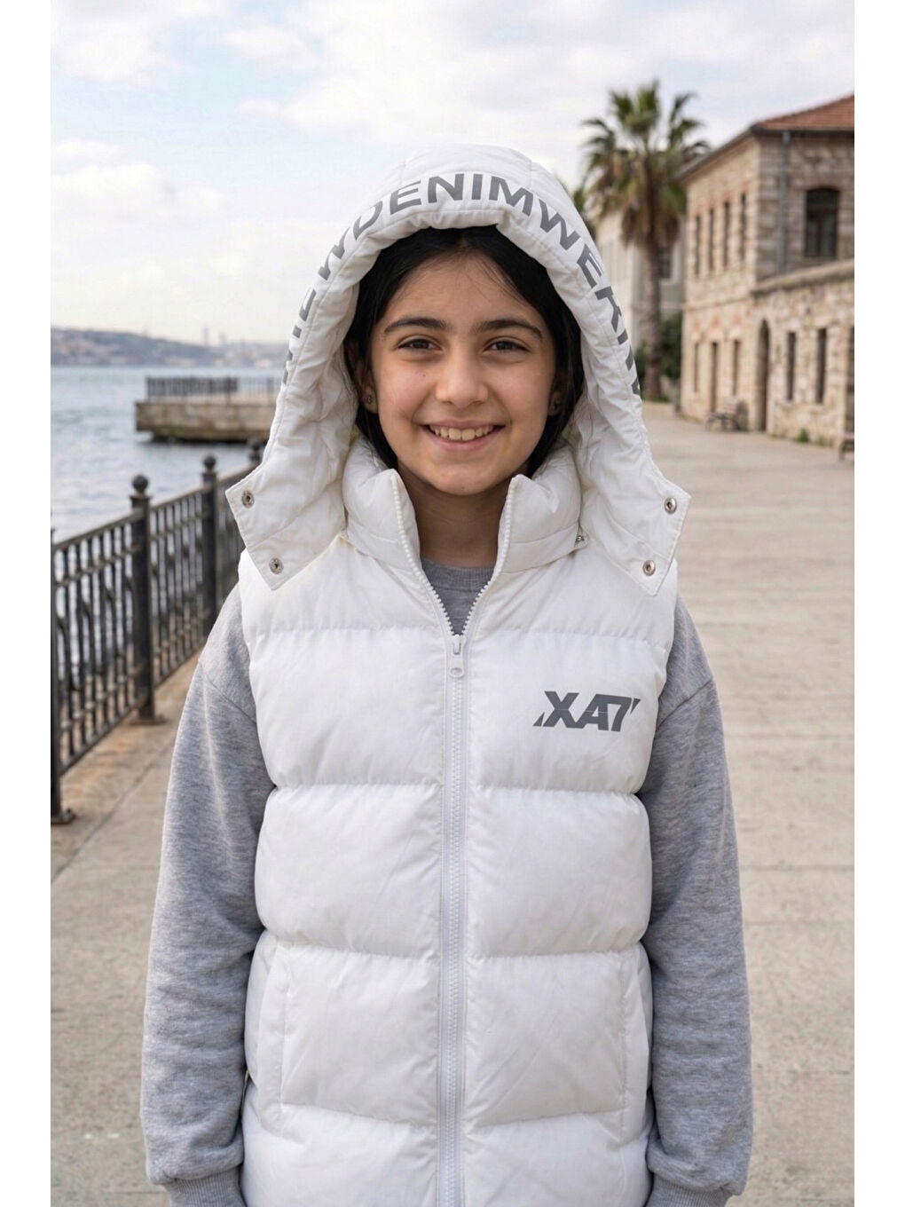 Beyaz Unisex Çıtçıt Kapüşonlu Baskılı Şişme Yelek