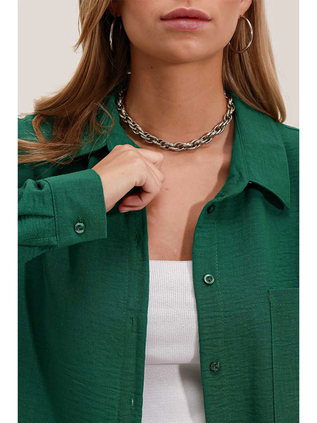 Hazelin Kadın Zümrüt Yeşil Tek Cepli Oversize Keten Ayrobin Gömlek HZL24S-BD1201531 - 4