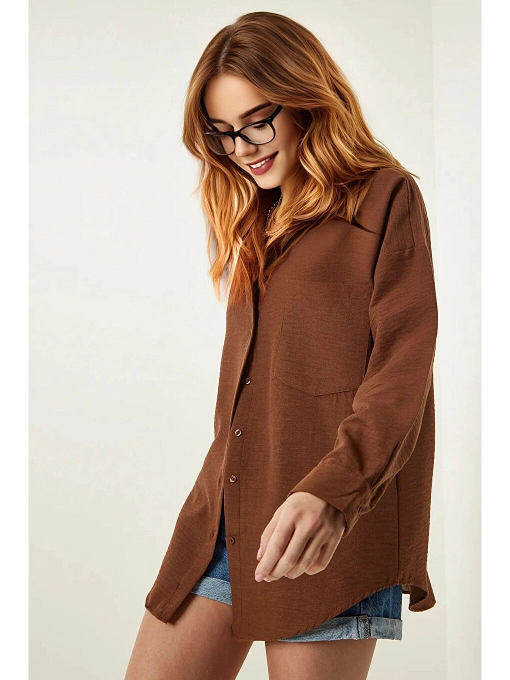 Hazelin Kadın Kahverengi Tek Cepli Oversize Keten Ayrobin Gömlek HZL24S-BD1201531 - 3