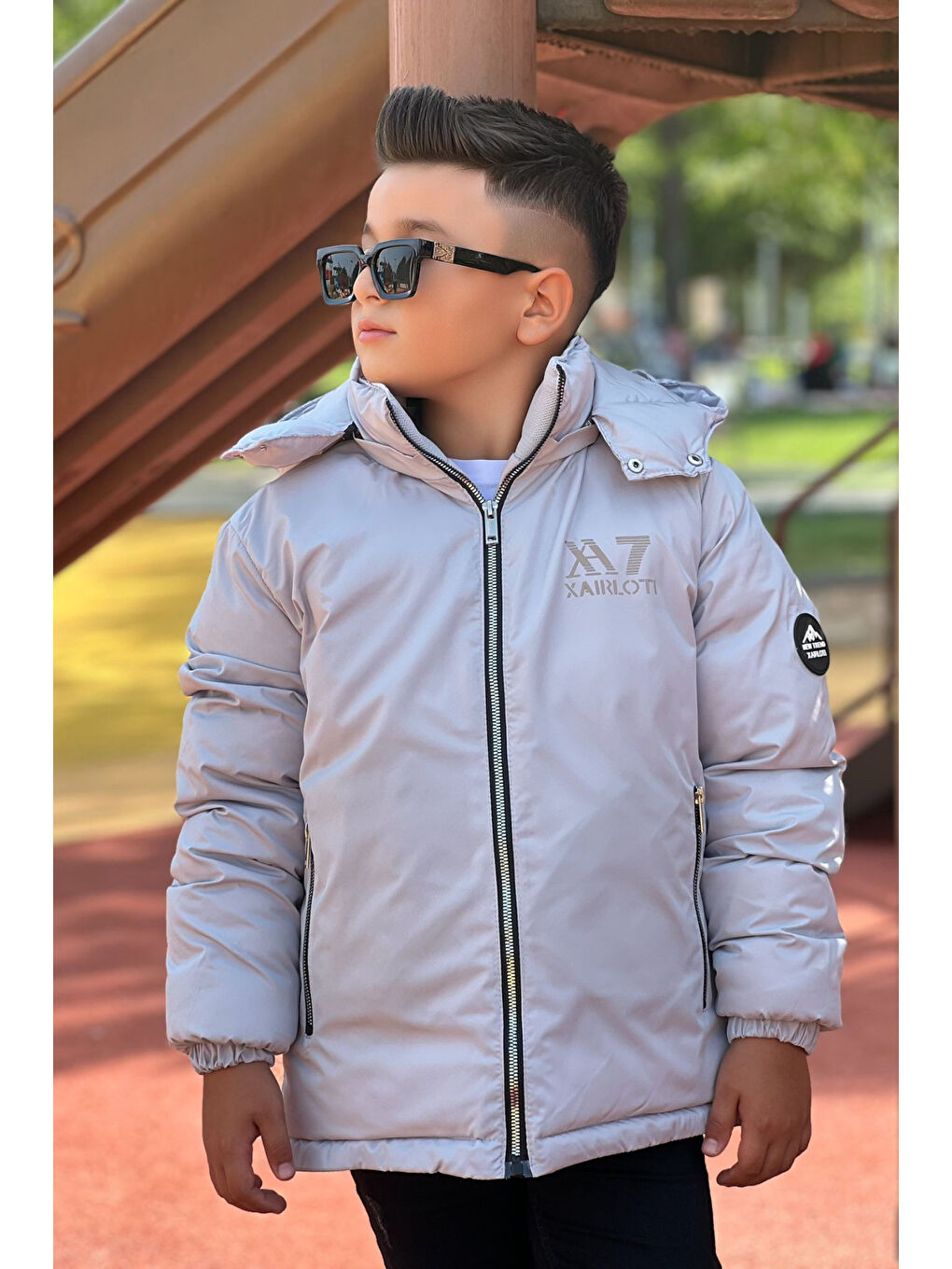 Gri Erkek Çocuk Çıkarılabilir Kapüşonlu Baskılı Yakası Detaylı Kışlık Mont KM3501-1