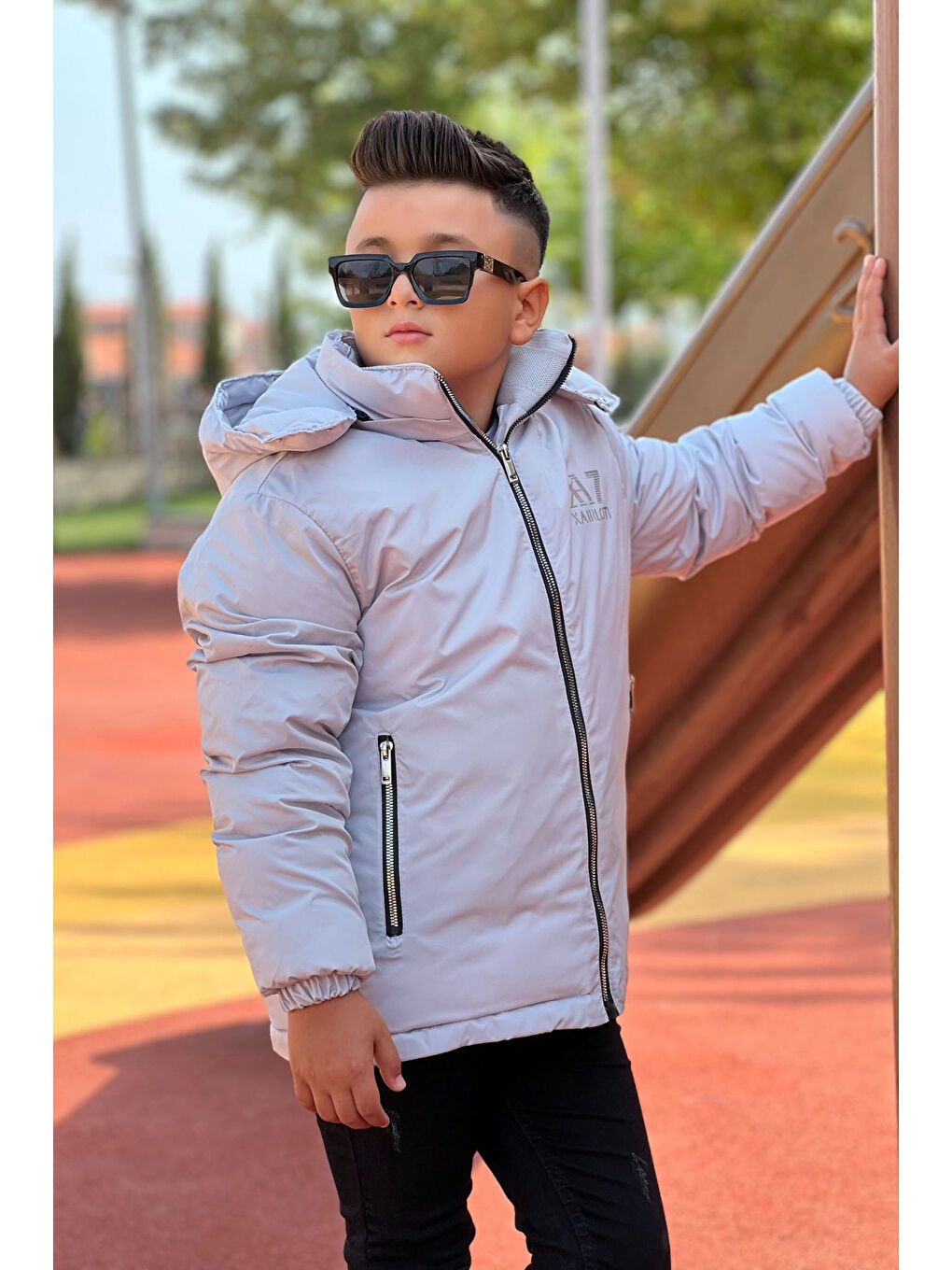 Gri Erkek Çocuk Çıkarılabilir Kapüşonlu Baskılı Yakası Detaylı Kışlık Mont KM3501-2