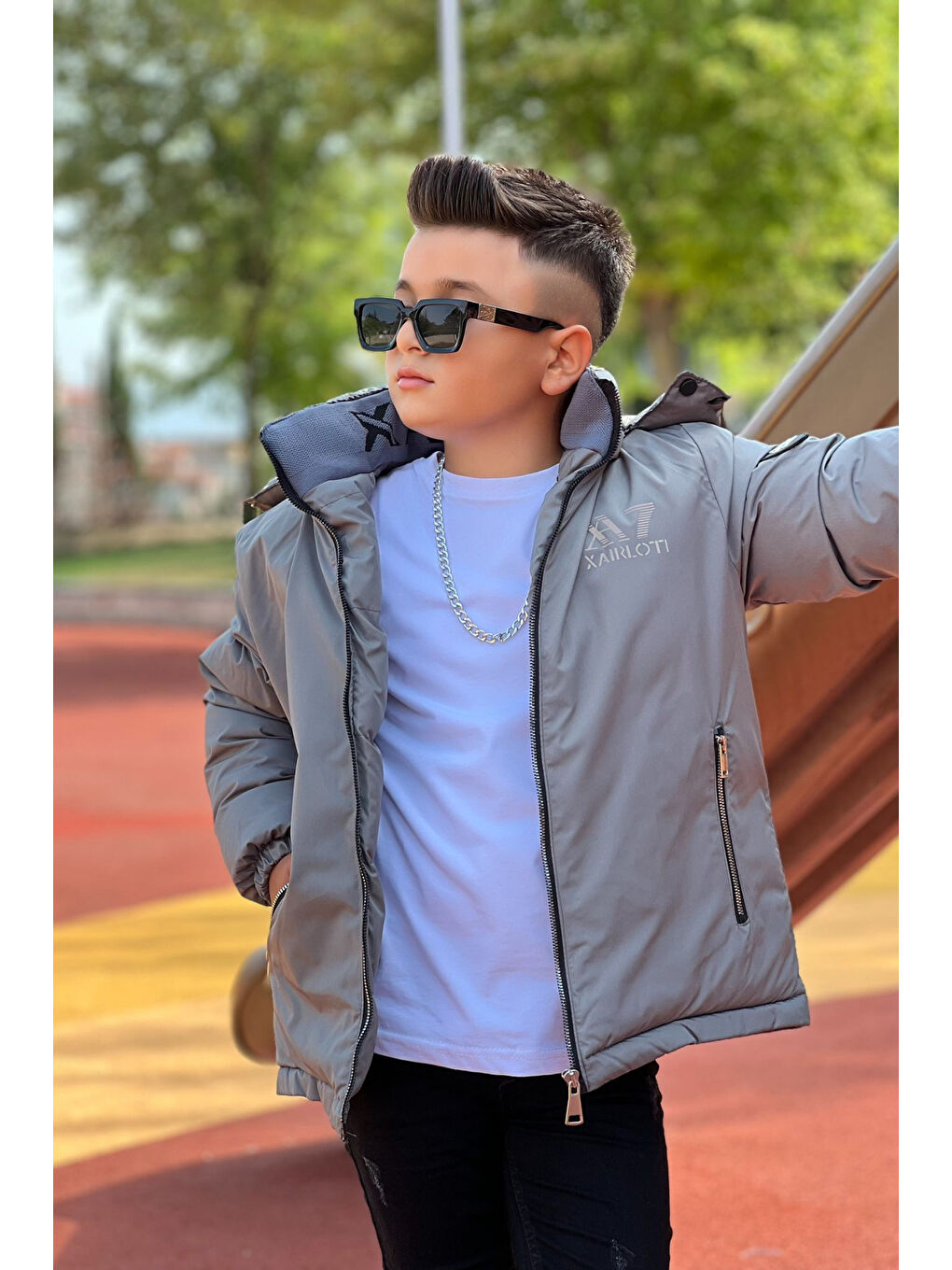 Gri Erkek Çocuk Çıkarılabilir Kapüşonlu Baskılı Yakası Detaylı Kışlık Mont KM3501-1