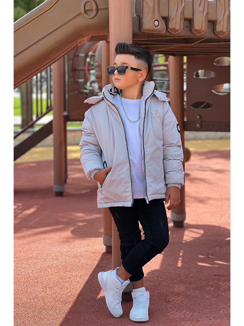 Gri Erkek Çocuk Çıkarılabilir Kapüşonlu Baskılı Yakası Detaylı Kışlık Mont KM3501-3