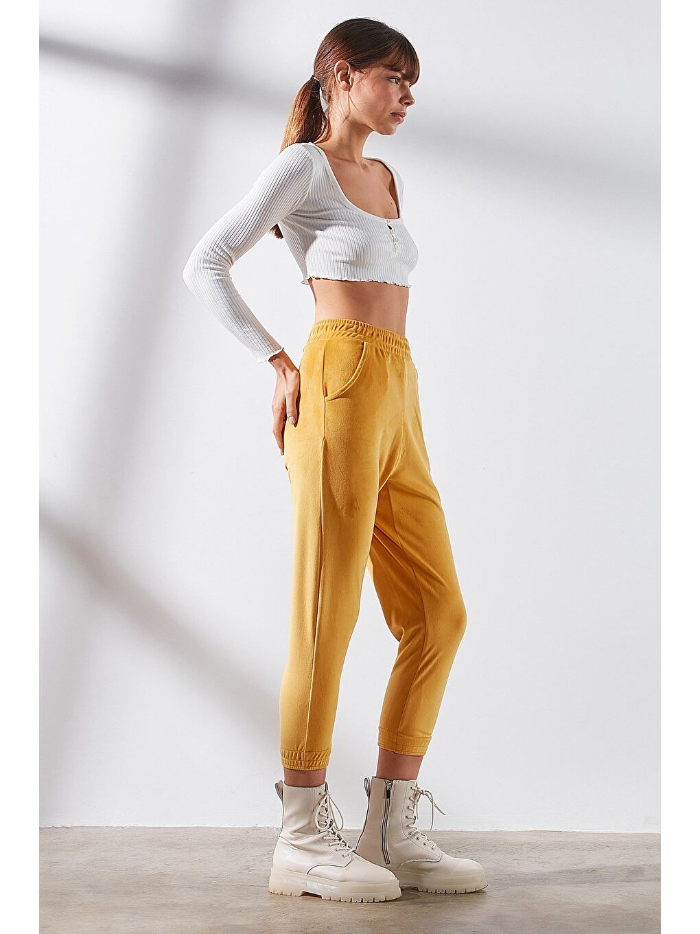 Sarı Kadın Paçası Lastikli Kadife Eşofman Altı 731 Hardal-2