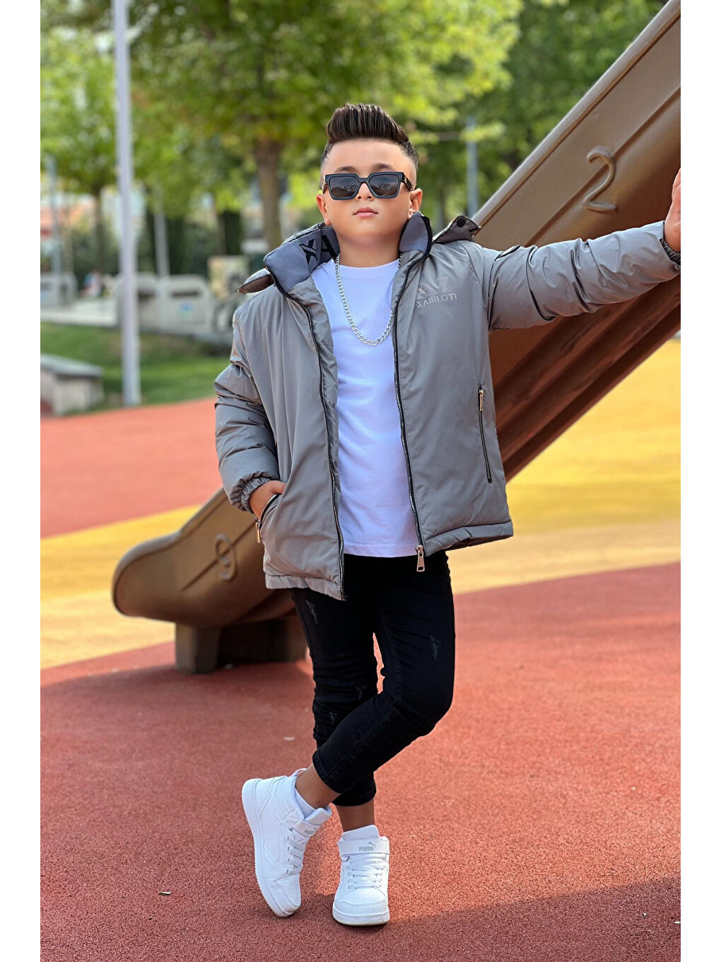 Gri Erkek Çocuk Çıkarılabilir Kapüşonlu Baskılı Yakası Detaylı Kışlık Mont KM3501-2