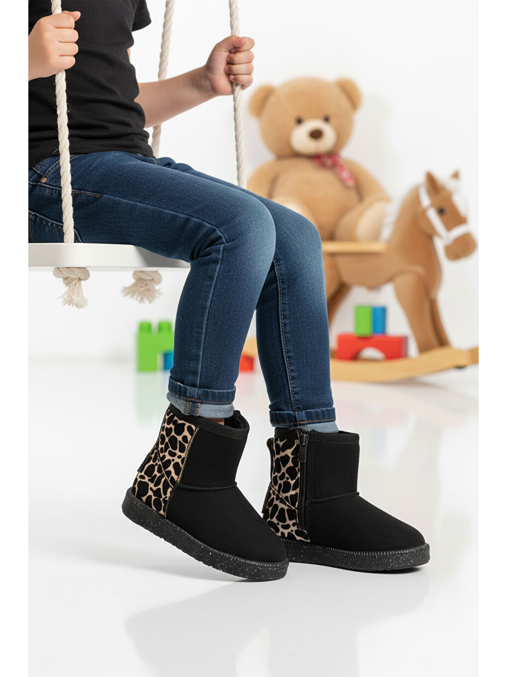 Siyah Leopar İçi Kürklü Soğuğa Dirençli Kız Çocuk Bot 1212 P