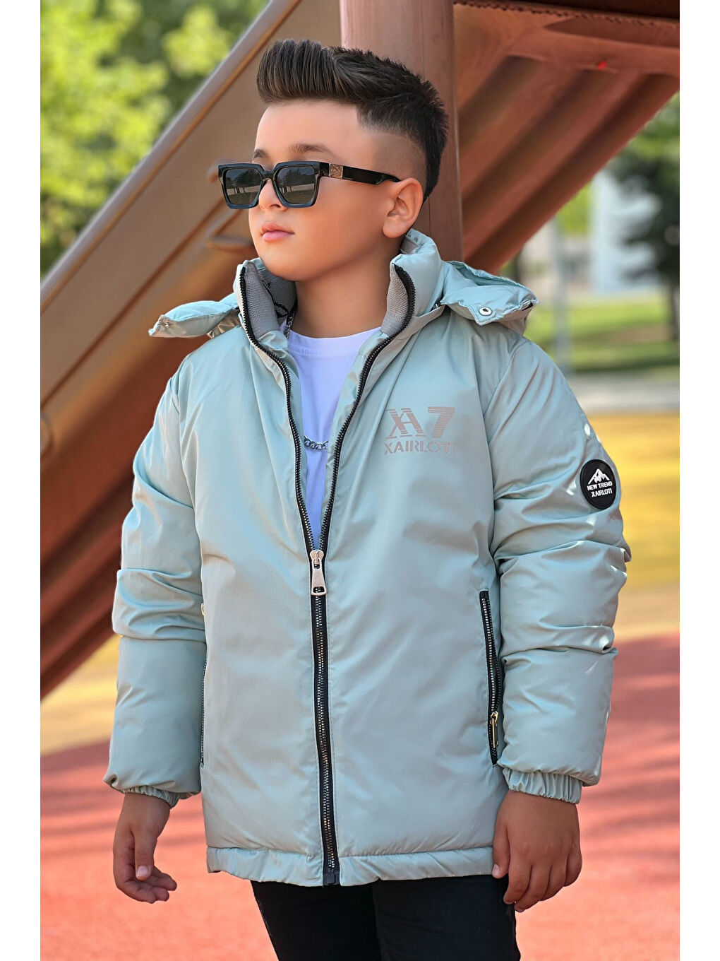 Turkuaz Erkek Çocuk Çıkarılabilir Kapüşonlu Baskılı Yakası Detaylı Kışlık Mont KM3501-1