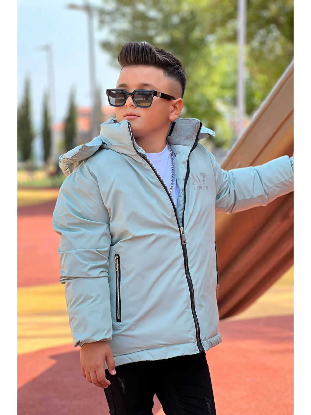 Turkuaz Erkek Çocuk Çıkarılabilir Kapüşonlu Baskılı Yakası Detaylı Kışlık Mont KM3501-2
