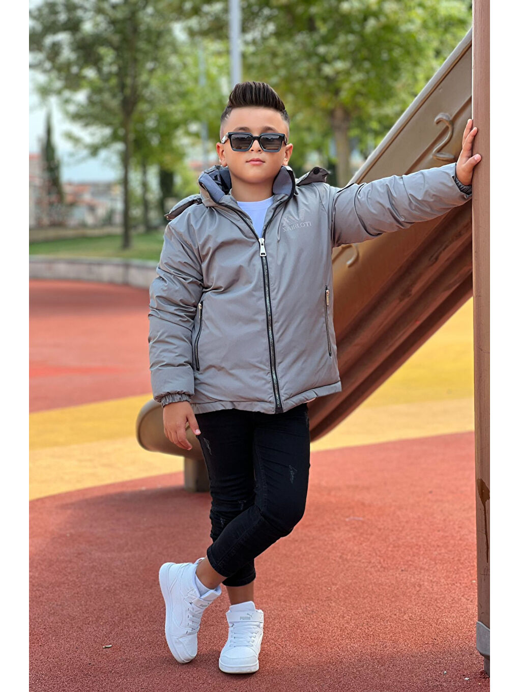 Gri Erkek Çocuk Çıkarılabilir Kapüşonlu Baskılı Yakası Detaylı Kışlık Mont KM3501-3