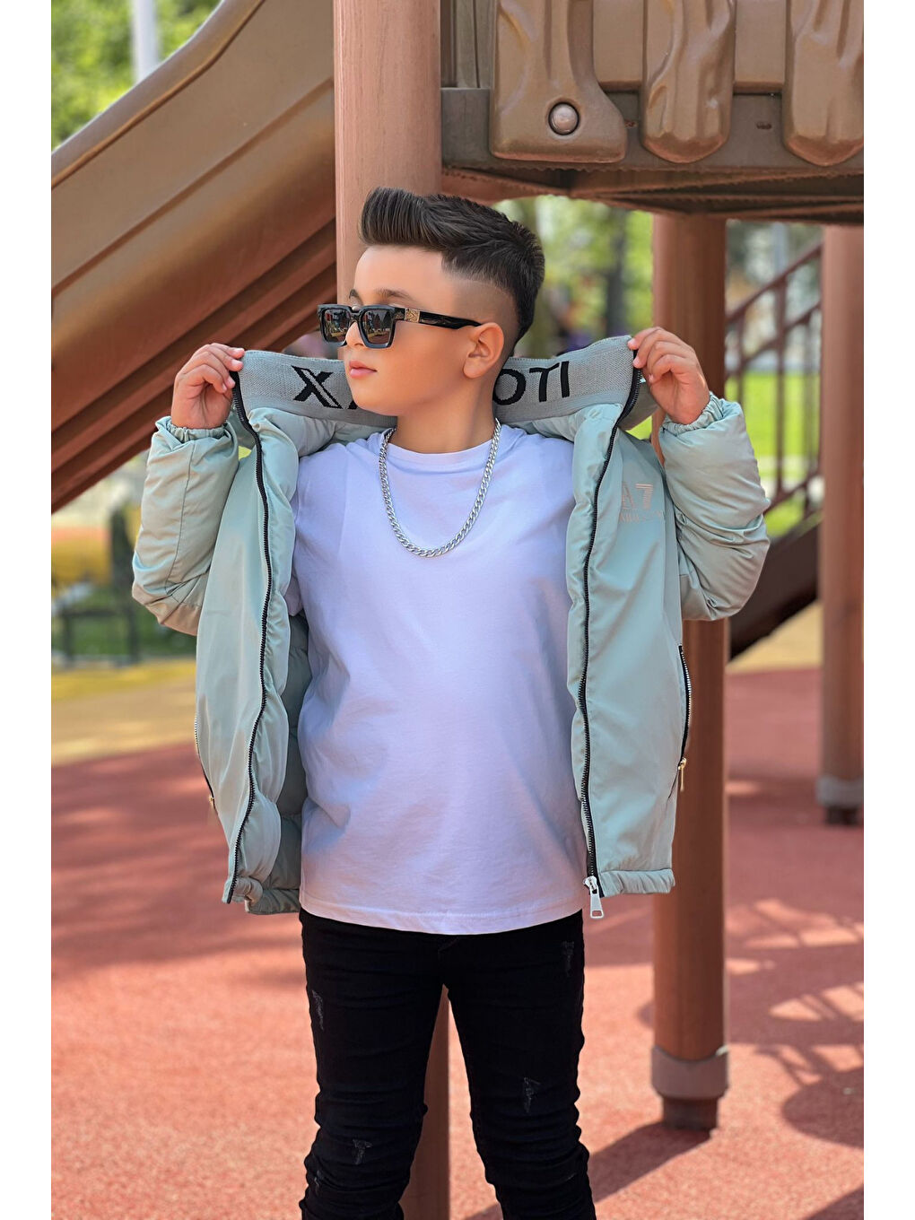 Turkuaz Erkek Çocuk Çıkarılabilir Kapüşonlu Baskılı Yakası Detaylı Kışlık Mont KM3501-3