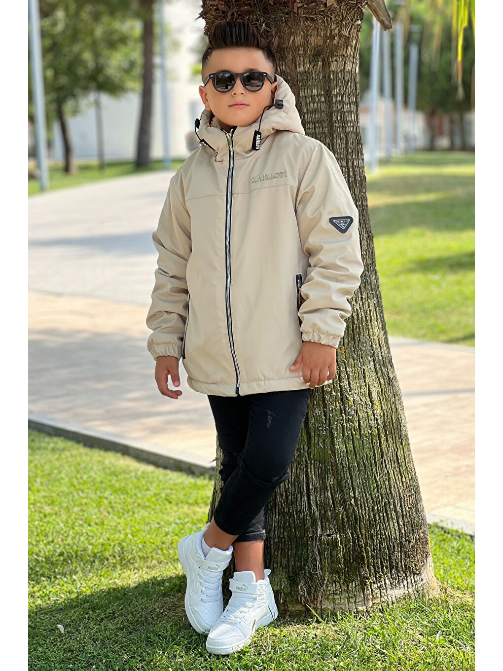 Bej Erkek Çocuk Sabit Kapüşonlu Metal Armalı İçi Kürklü Mont KM3987-2
