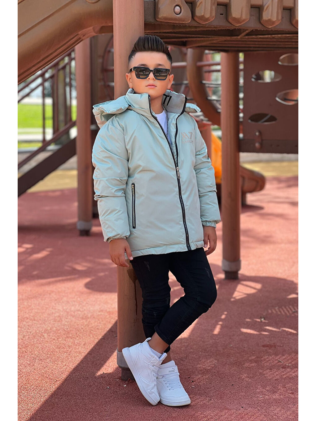 Turkuaz Erkek Çocuk Çıkarılabilir Kapüşonlu Baskılı Yakası Detaylı Kışlık Mont KM3501-4