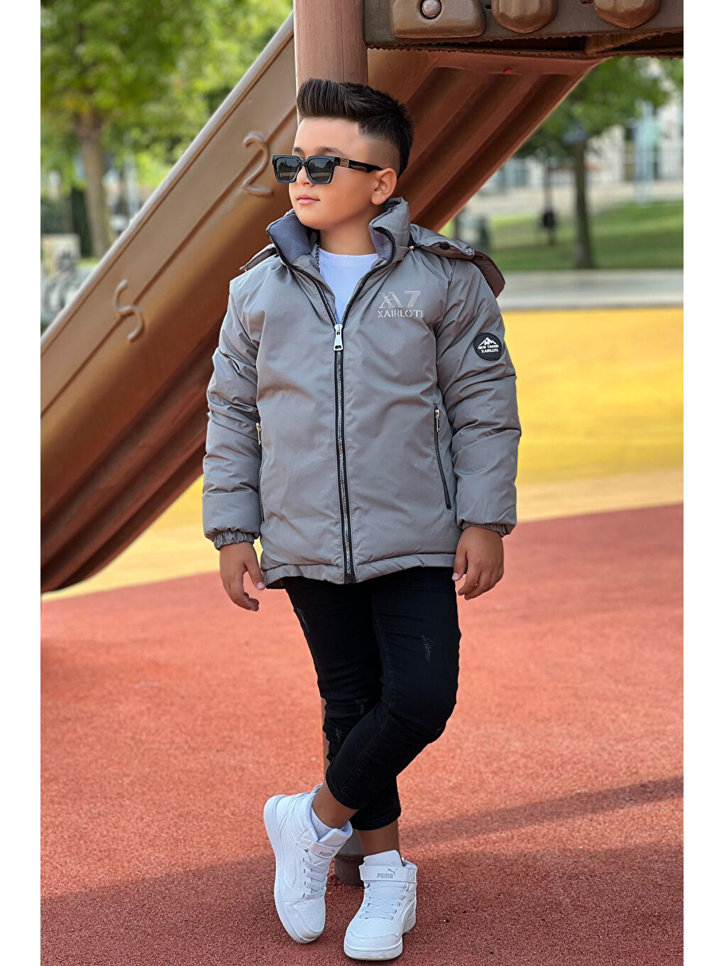 Gri Erkek Çocuk Çıkarılabilir Kapüşonlu Baskılı Yakası Detaylı Kışlık Mont KM3501-5