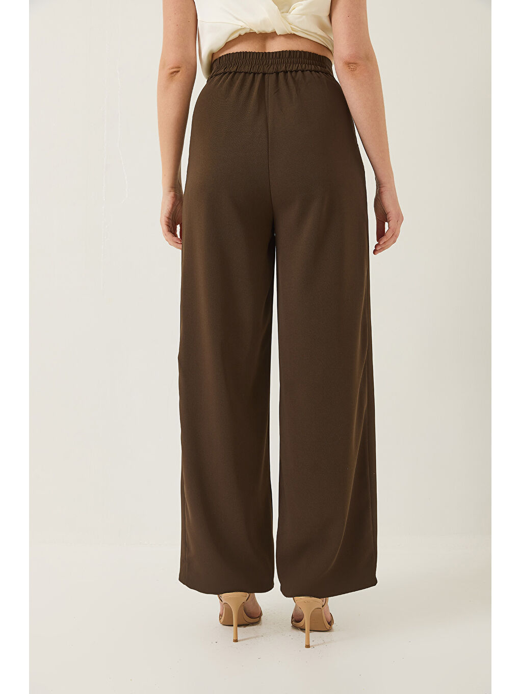 Kahverengi Kadın Pileli Cep Detaylı Kemerli Arkası Lastikli Palazzo Latina Pantolon-6